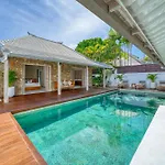 Beautiful Villa Yang Tao In The Heart Of Seminyak With Private Staff
