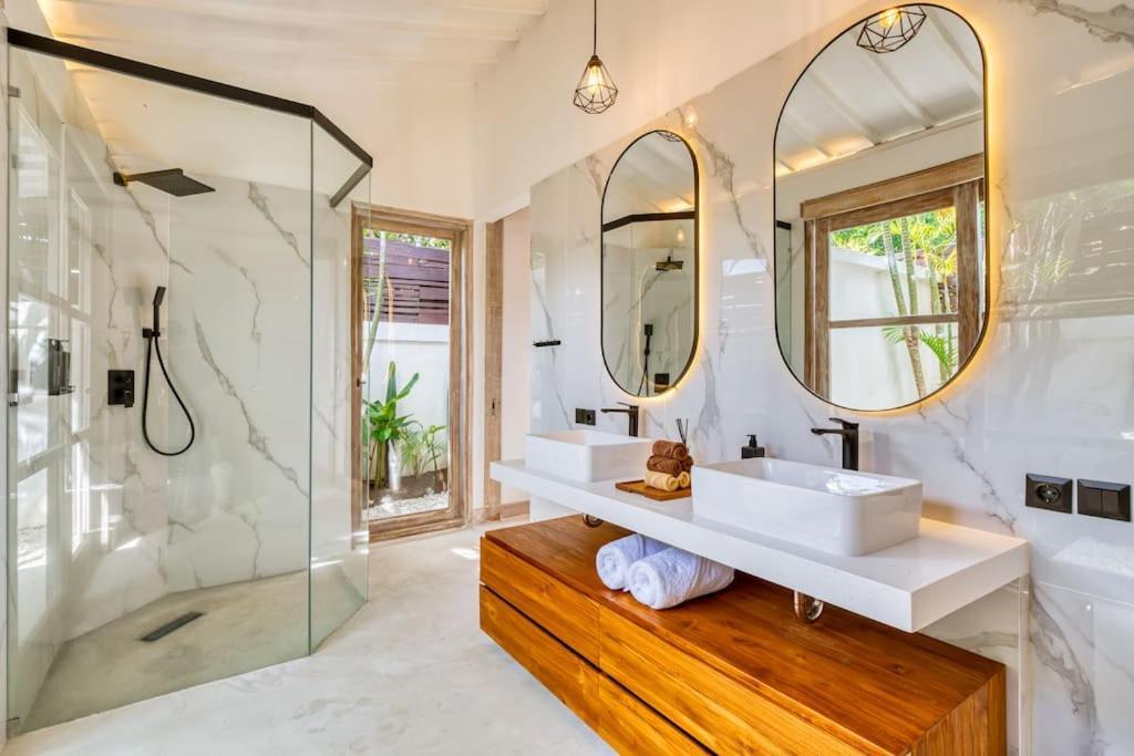 Beautiful Yang Tao In The Heart Of With Private Staff Seminyak (Bali)
